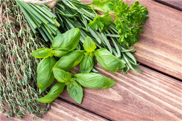 DIE BESTEN GEWüRZKRäUTER-MISCHUNGEN! DIE BESTEN GEWüRZKRäUTER-MISCHUNGEN!