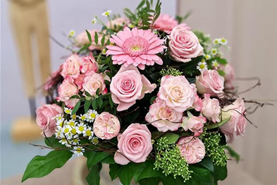 Rosalie L - Blumenstrauß in rosa.jpg